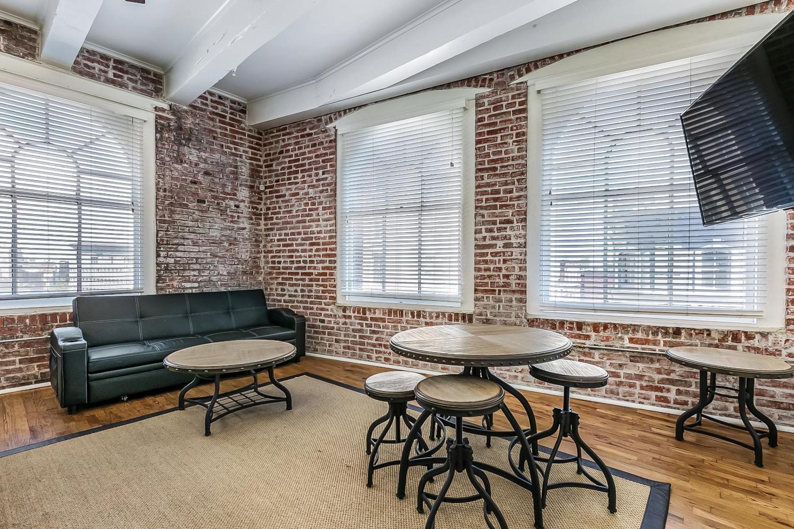 Foto 8: Spacious Condos - Close to NOLA Art & Culture