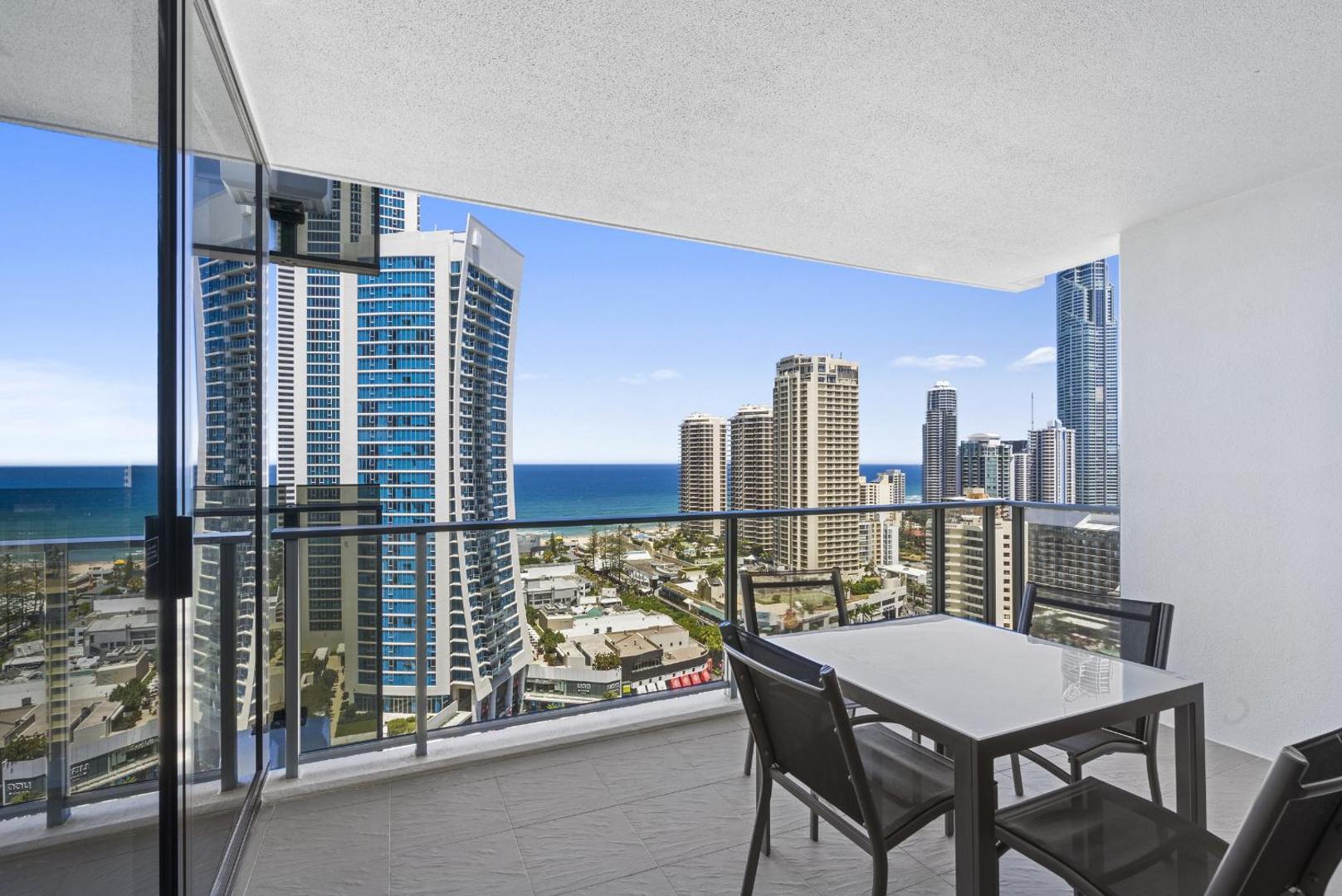 Fotografie 9: Circle on Cavill - HR Surfers Paradise