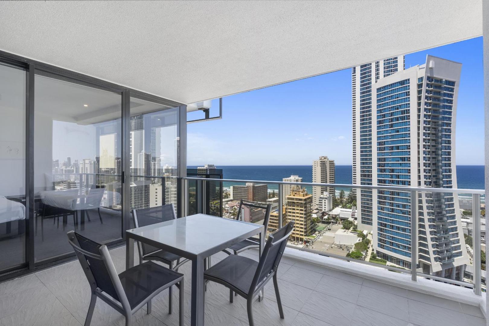 Fotografie 2: Circle on Cavill - HR Surfers Paradise