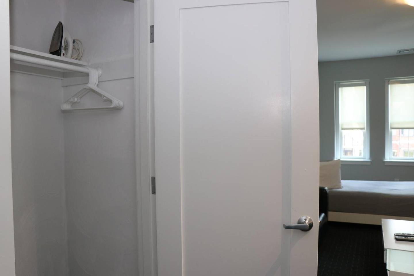 Foto 10: Stylish Studio on Newbury St, THIS IS BOSTON! #12