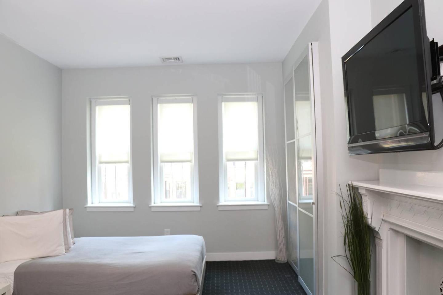 Foto 4: Stylish Studio on Newbury St, THIS IS BOSTON! #12