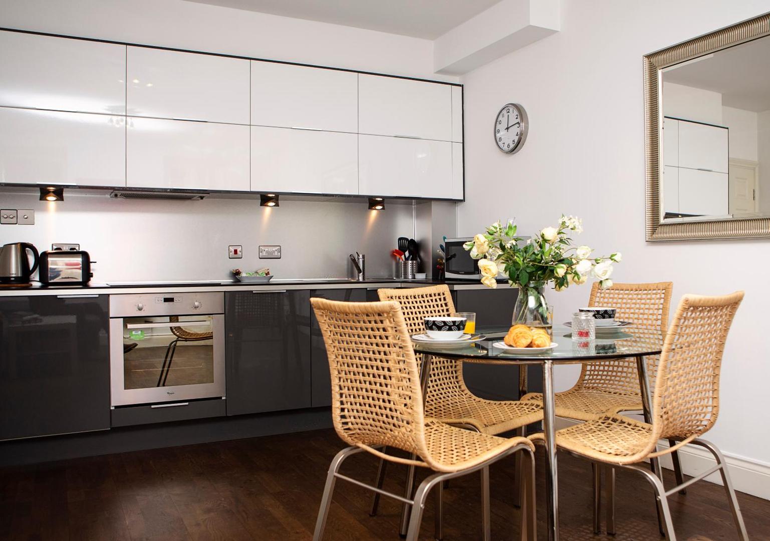 Fotografia 9: Apt 2, Trafalgar Square 2nd Floor by Indigo Flats