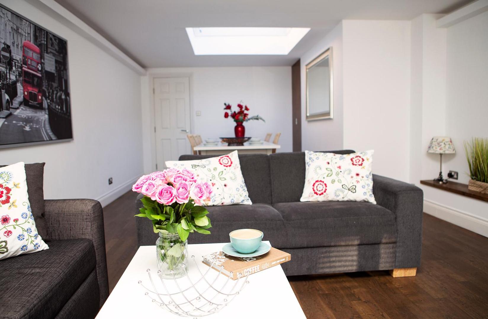 Foto 10: Apt 3, Trafalgar Sq Duplex, 3rd & 4th floor by Indigo Flats