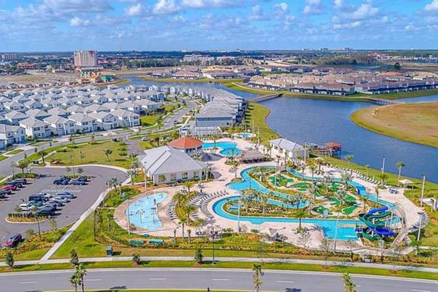 Φωτογραφία 5: F - New 4 Bedroom Home - 5 Miles to Disney - Free Water Park - Private Pool