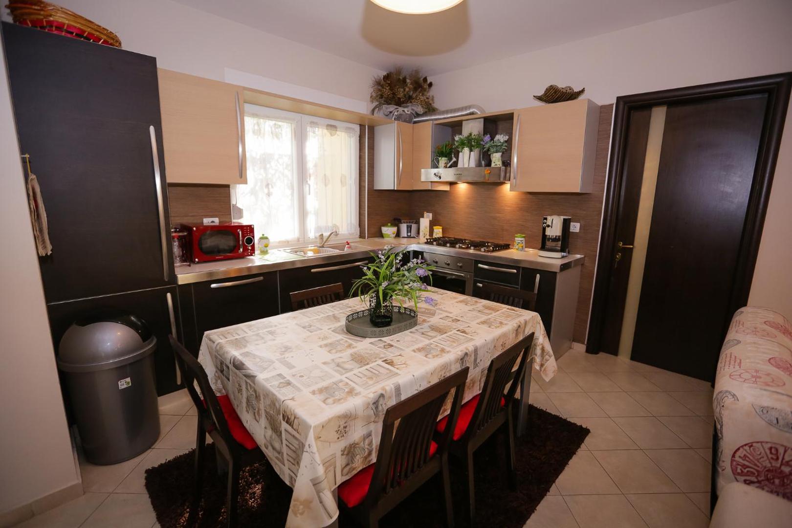 Zdjęcie 4: Pine-Tree Apt w/ Private Garden 50 m from the Sea