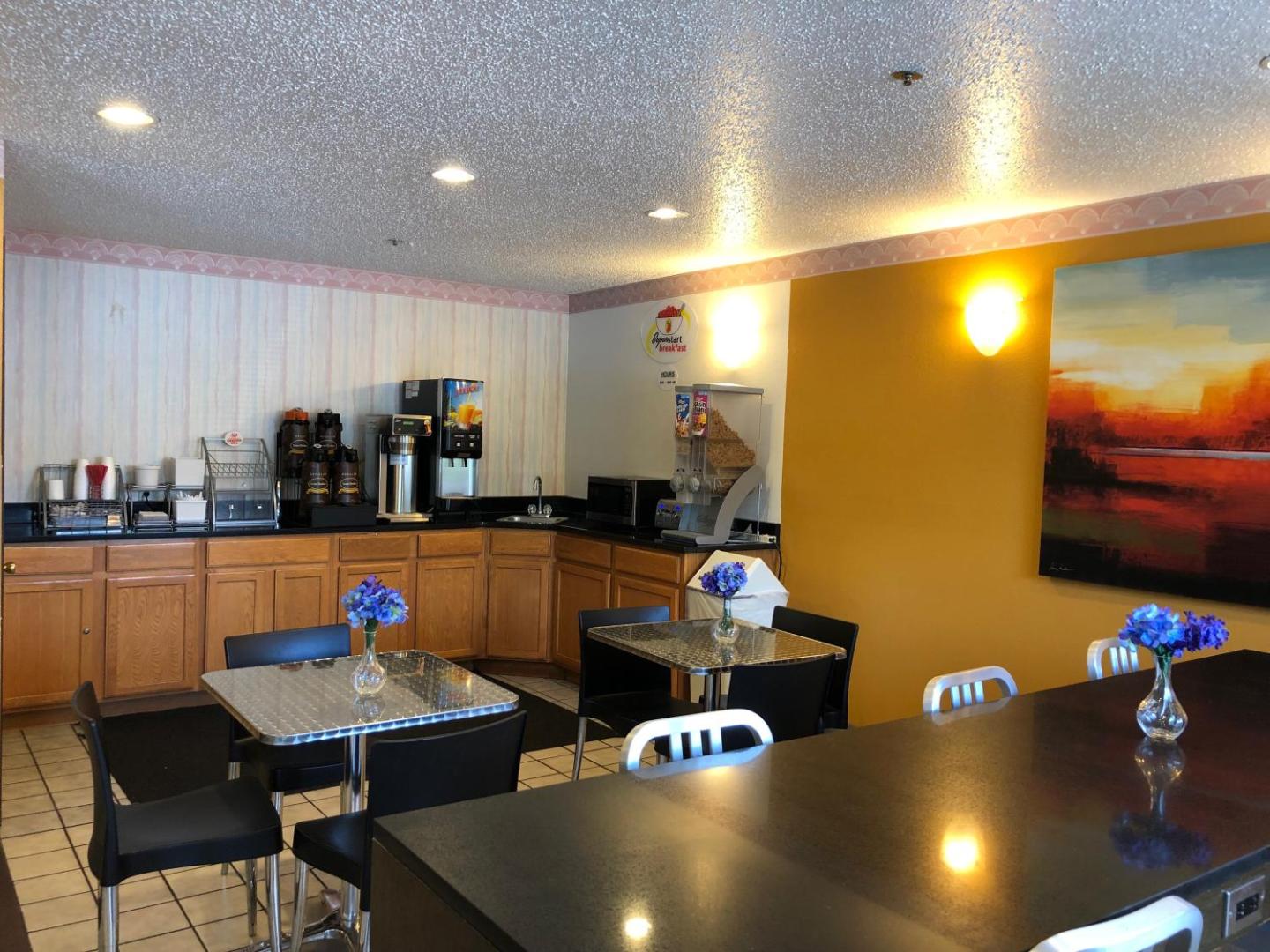 Super 8 by Wyndham Front Royal photo 10