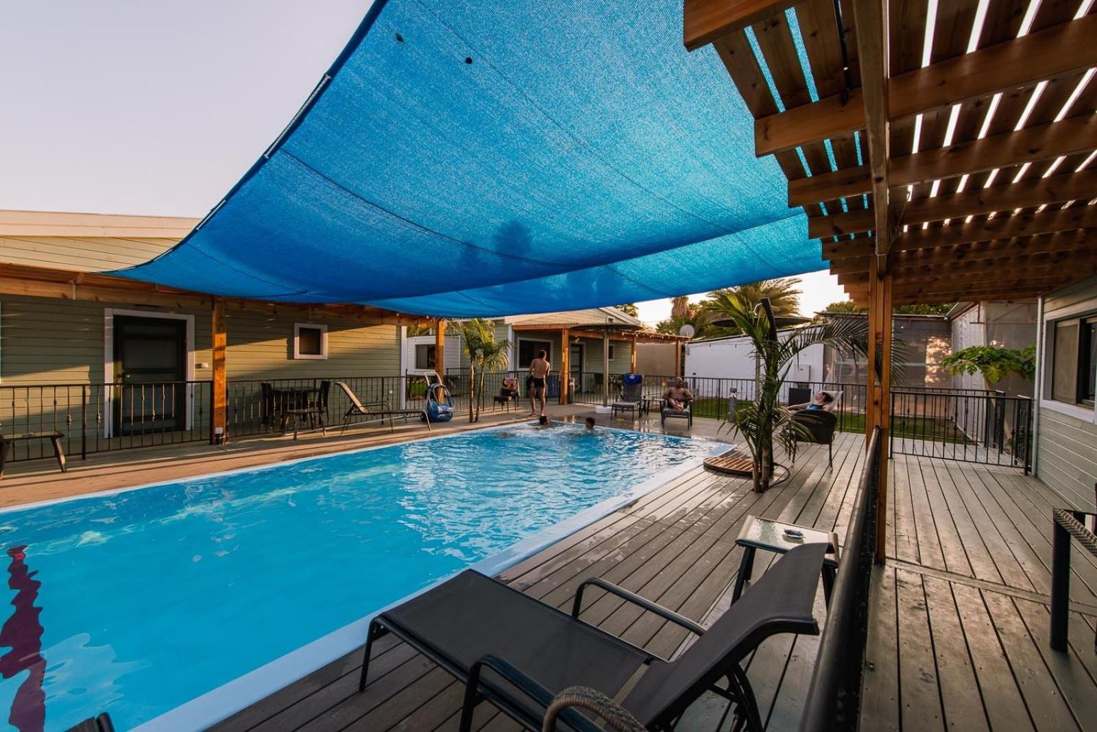 Kuva 6: Somewhere - Chalets in the Arava