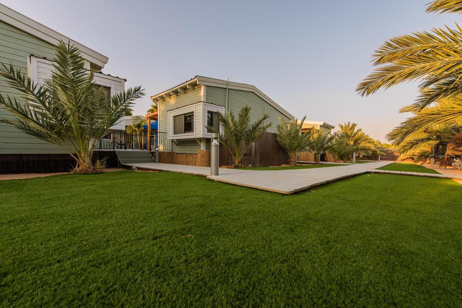 Kuva 5: Somewhere - Chalets in the Arava