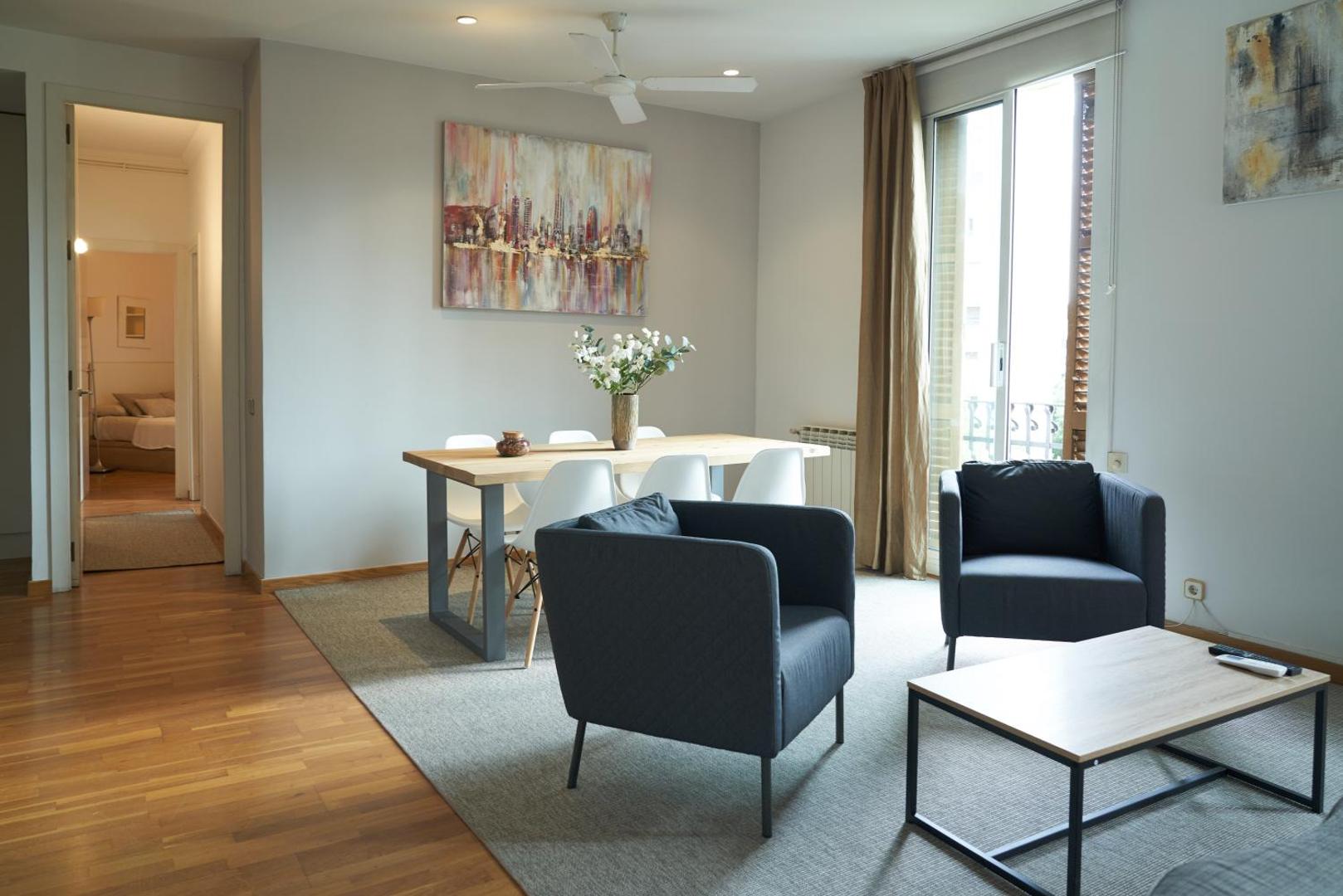 Spacious & Comfortable flat in centric Eixample photo 3