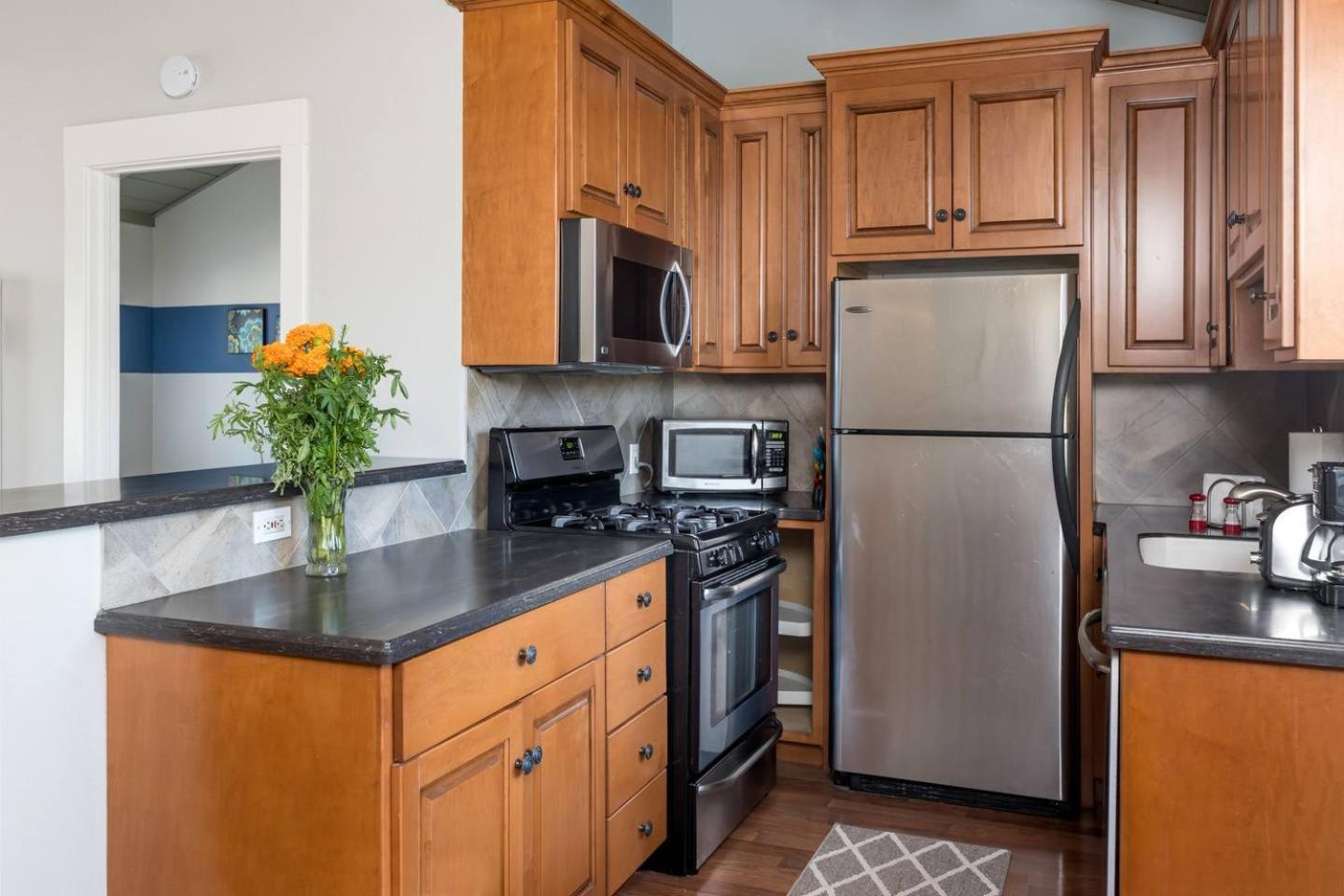 Φωτογραφία 9: Spacious, Soaring Ceilings, Near Downtown MV, GOOG