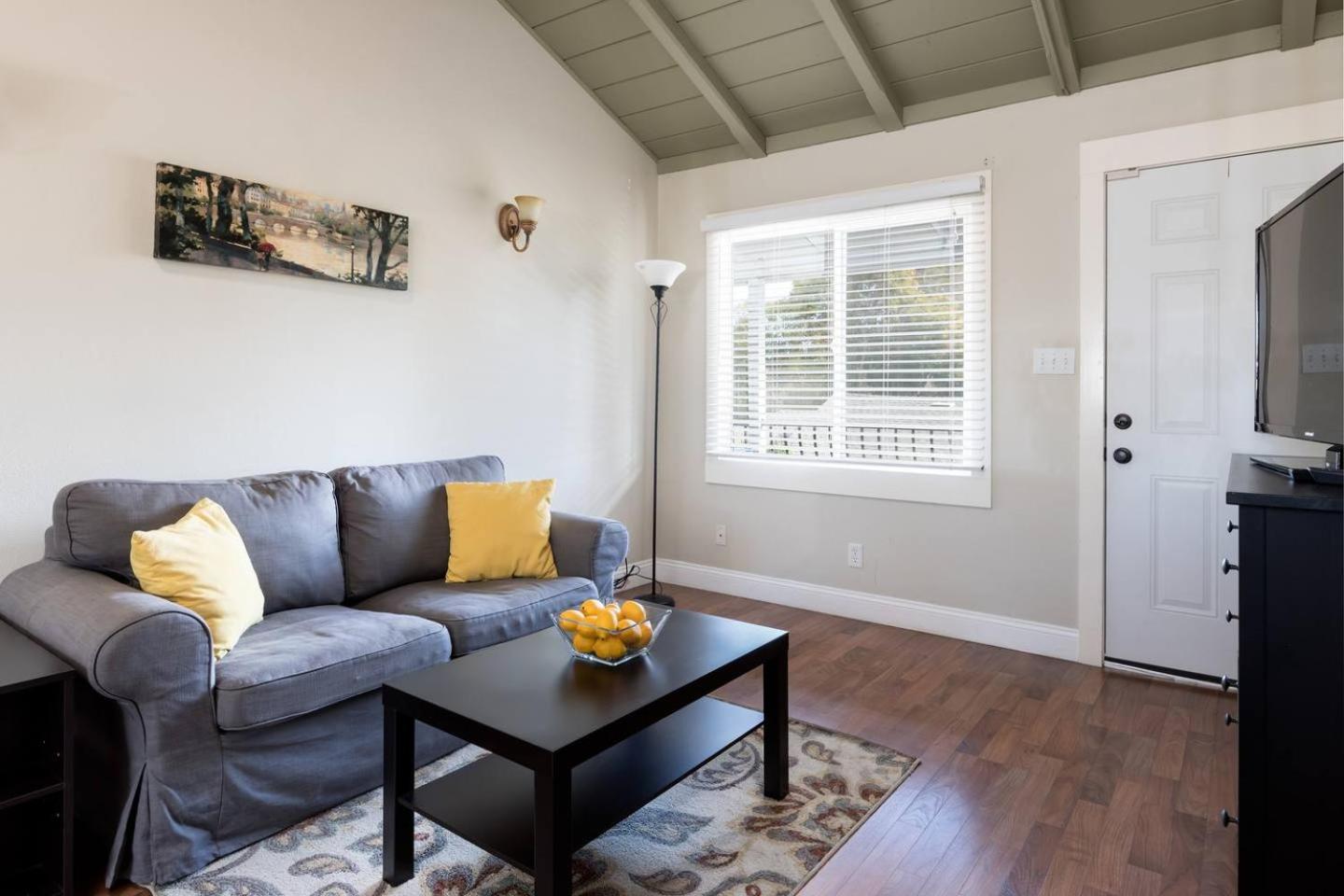 Φωτογραφία 6: Spacious, Soaring Ceilings, Near Downtown MV, GOOG