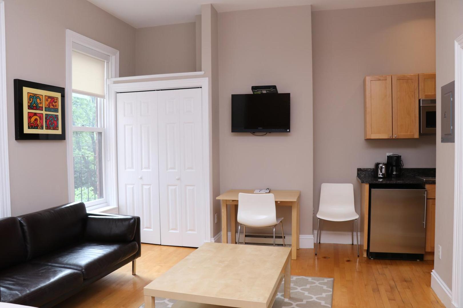 Foto 5: Charming Studio in Boston Brownstone, #6