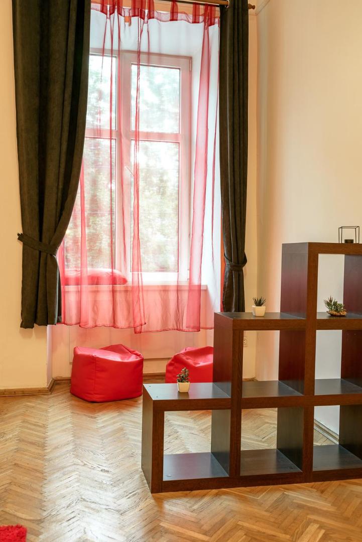 Foto 4: Red & Yellow Apartment