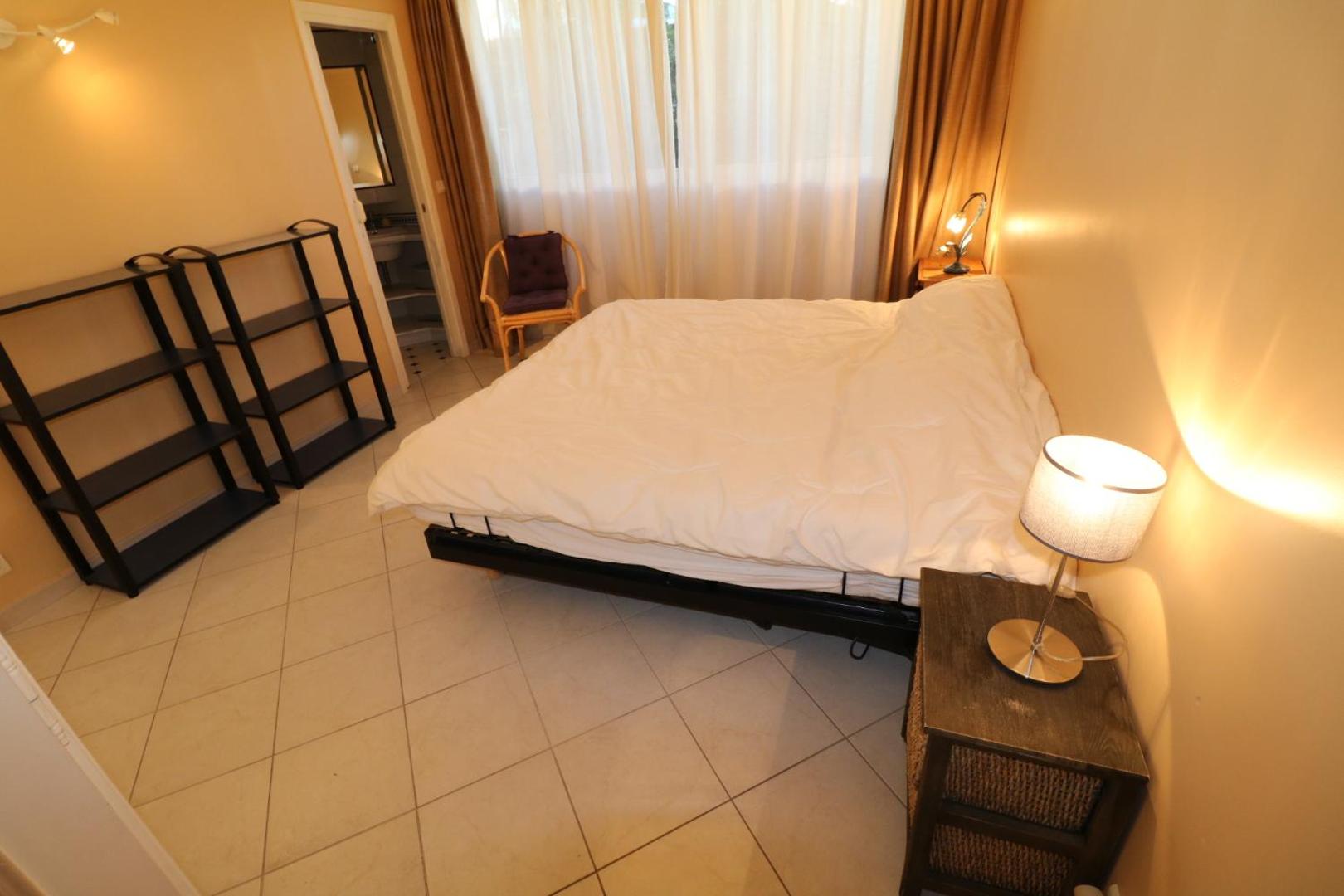 Φωτογραφία 7: 2, 3 and 4 bedroom sea view Forville Apartments 5 mins from the Palais