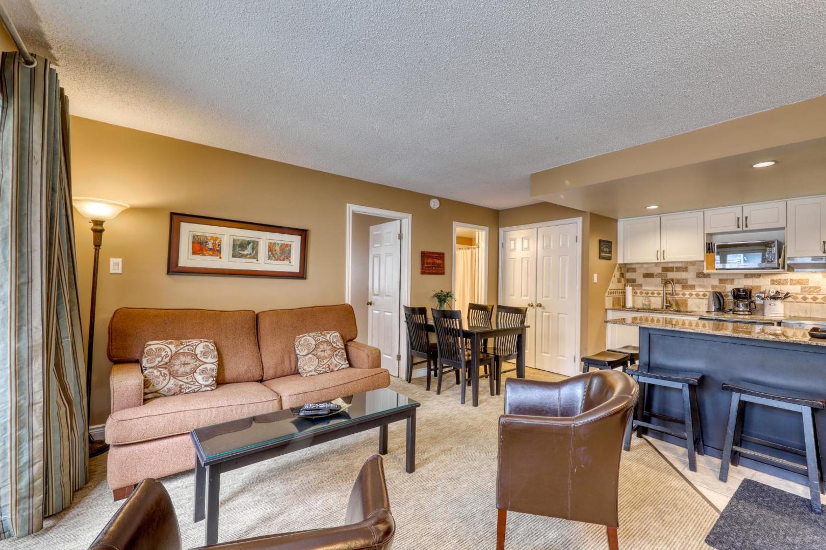 Billede 8: Cozy Creek Retreat: Pool, Hot Tub, Tennis!