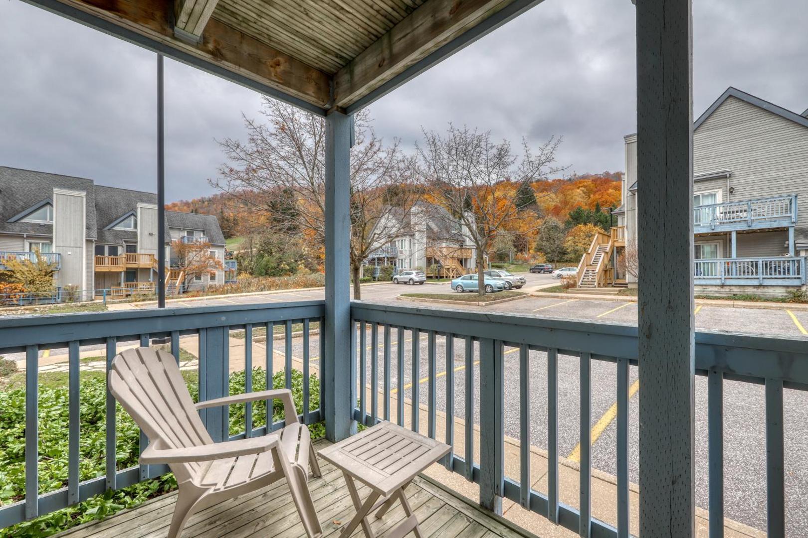 Billede 9: Cozy Creek Retreat: Pool, Hot Tub, Tennis!