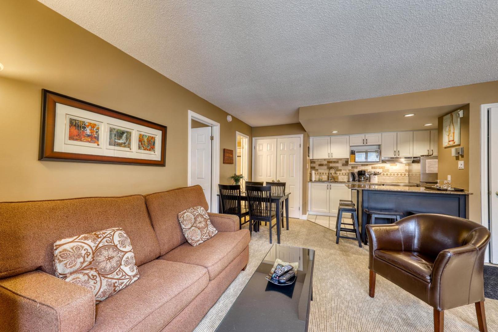Billede 10: Cozy Creek Retreat: Pool, Hot Tub, Tennis!