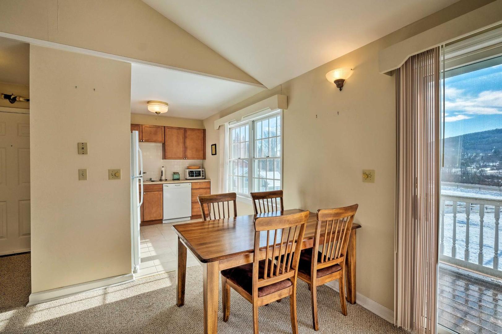 Zdjęcie 10: Condo with Loft 2 Mi to Windham Mountain Ski!