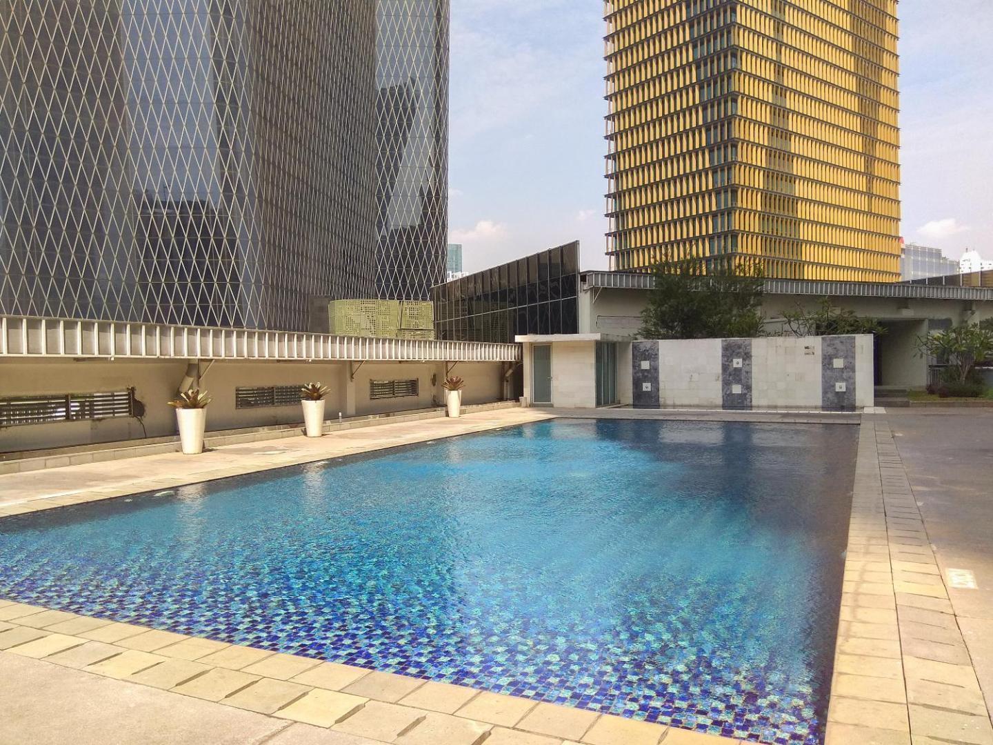 Foto 7: Spacious 2BR at Empyreal The Epicentrum Kuningan Apartment By Travelio