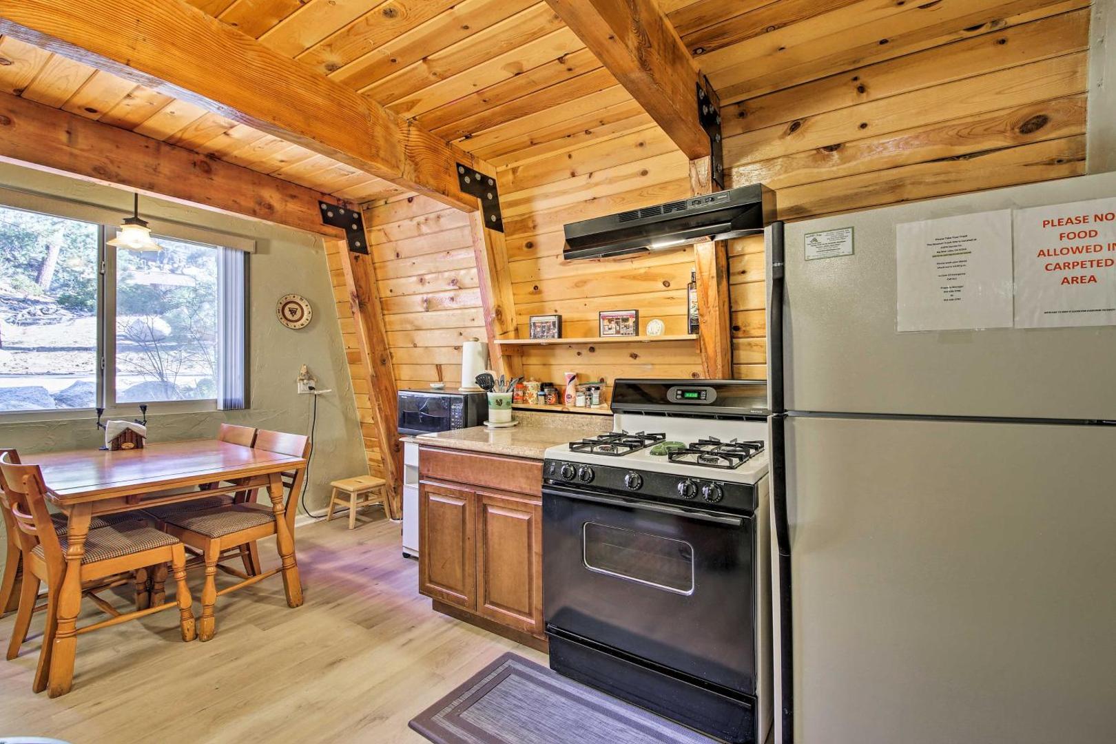 Billede 7: Cabin with Deck and Hot Tub Walk to Big Bear Lake!