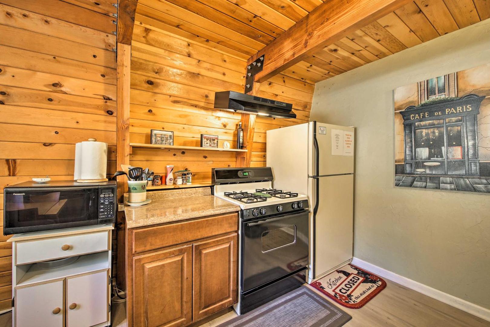 Billede 10: Cabin with Deck and Hot Tub Walk to Big Bear Lake!