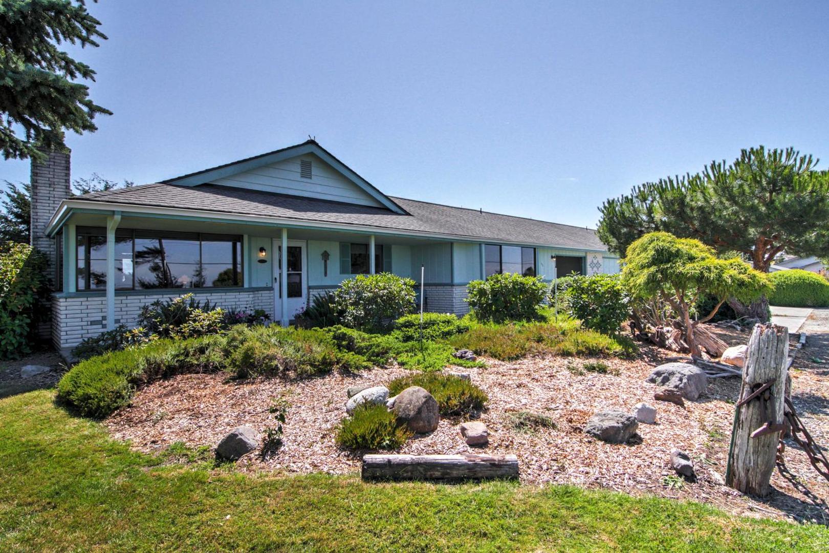 Billede 2: Sequim Condo with View, Easy Access to Private Beach