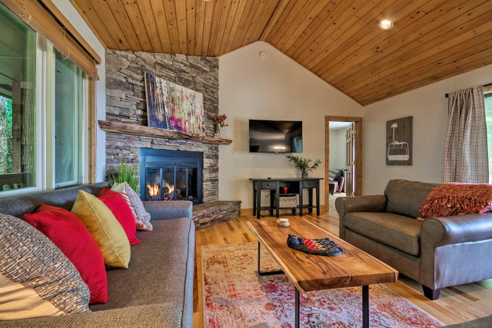 Zdjęcie 4: Cabin w/ Fireplace & Mountain Views: 5 Mi to Boone