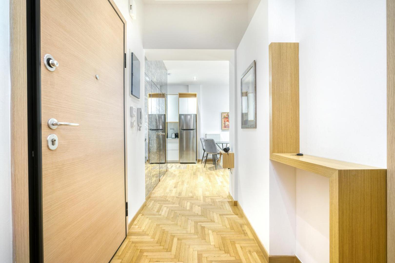 Foto 3: Stylish, Sunny New 2 Bedroom, Prime Central Athens