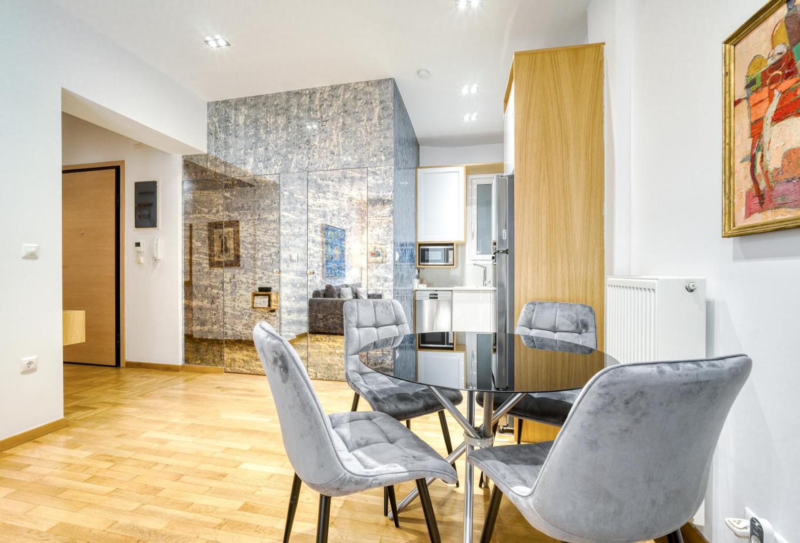 Foto 9: Stylish, Sunny New 2 Bedroom, Prime Central Athens