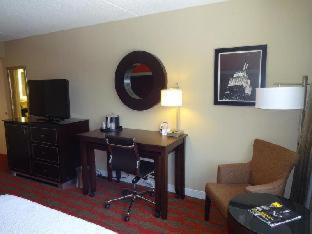 Foto 2: DoubleTree by Hilton New York-LaGuardia