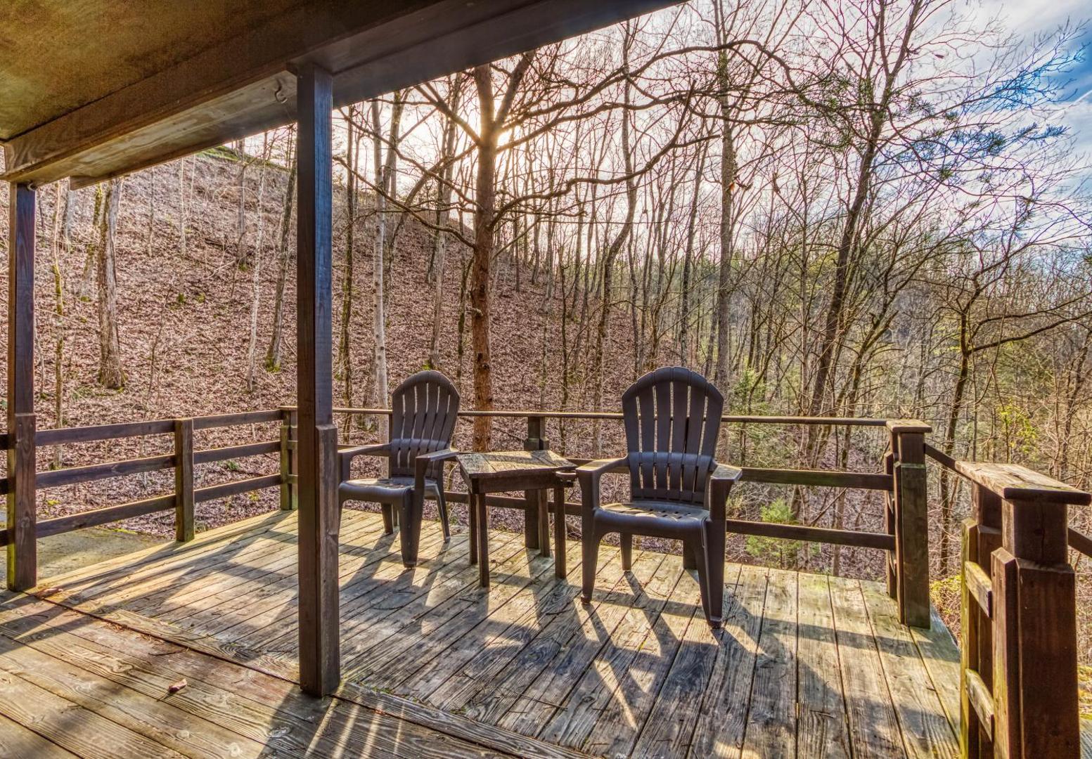 Foto 3: Bear Den, Hot Tub, Cozy Cabin Retreat in the Smokies Comfort & Fun for All