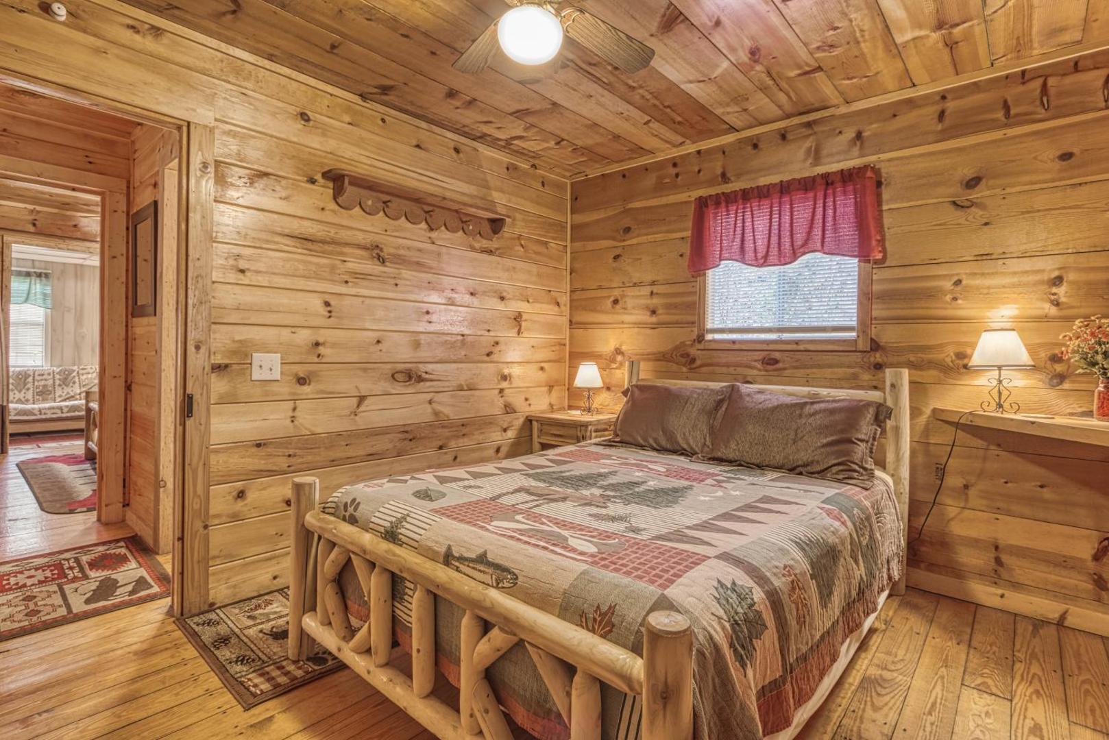 Foto 8: Bear Den, Hot Tub, Cozy Cabin Retreat in the Smokies Comfort & Fun for All