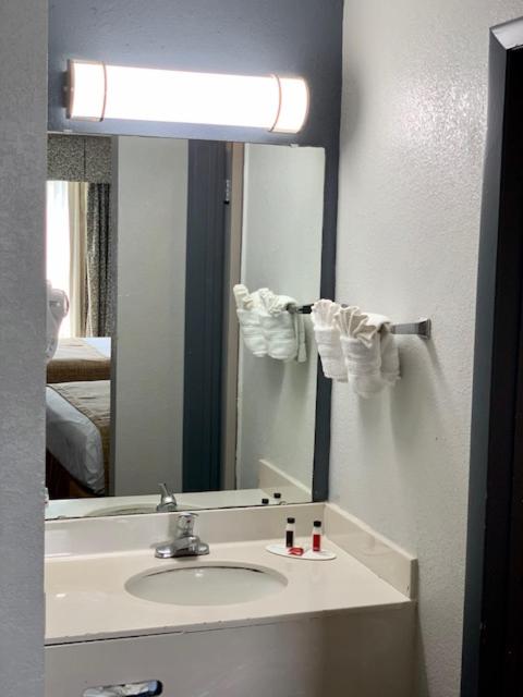 Φωτογραφία 8: Super 8 by Wyndham Orlando Near Florida Mall