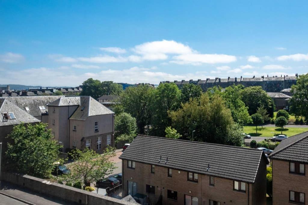 Foto 10: Bright, Spacious West-End Flat, Near University