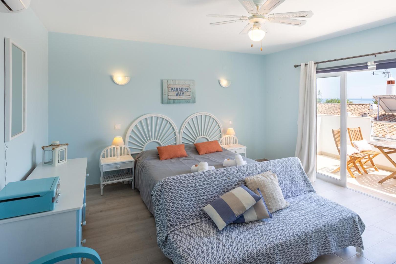 Photo 5 : Mariners (3) - Bright and stylish apartment - 2 minute walk to the beach