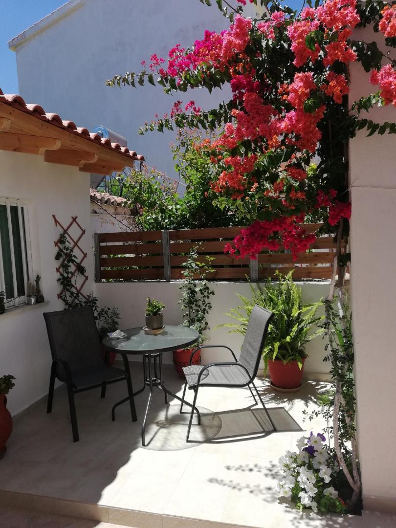 Foto 4: Small Studio with Yard