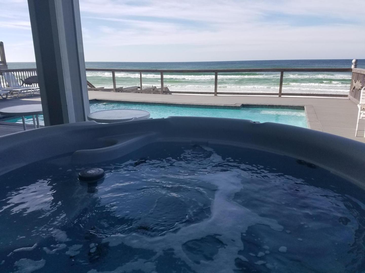Fotografia 8: Making Waves - Huge Heated Beachfront Pool & Hot Tub! Best In Pcb!