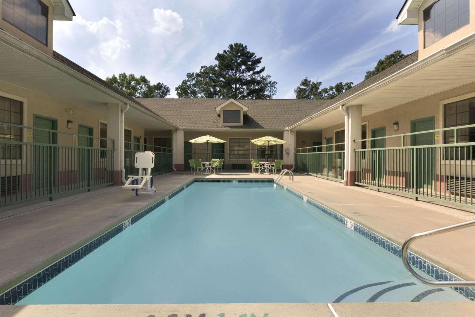 Billede 4: Super 8 by Wyndham Chatsworth/Dalton