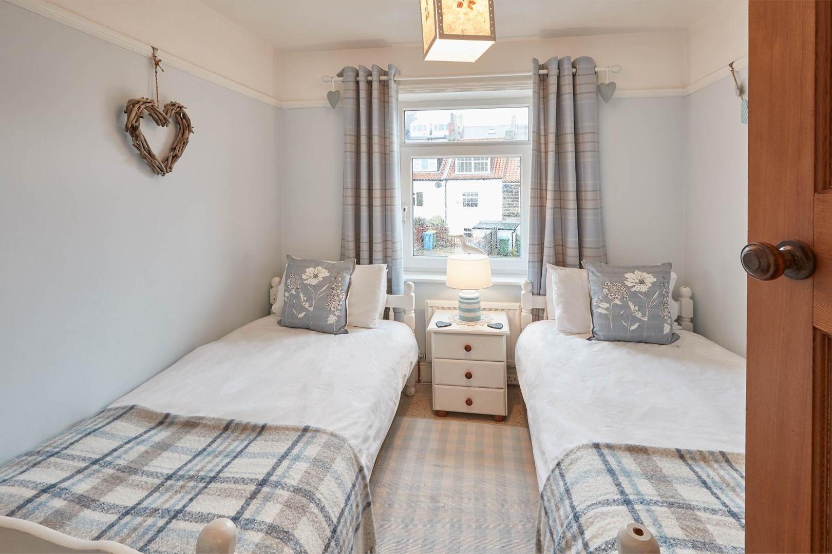 Фотография 10: Host & Stay - Tenby Cottage