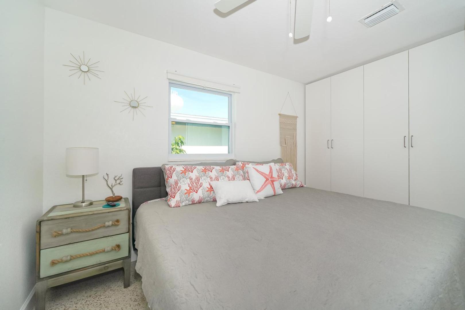 Foto 8: Modern & Fresh - Less than 3 miles to the Beach!