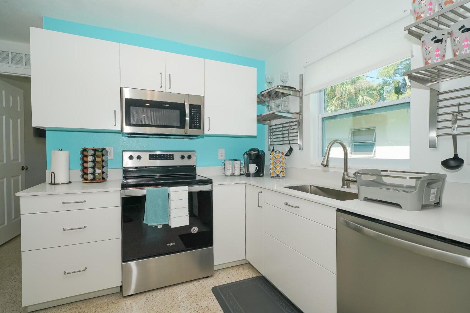 Foto 6: Modern & Fresh - Less than 3 miles to the Beach!