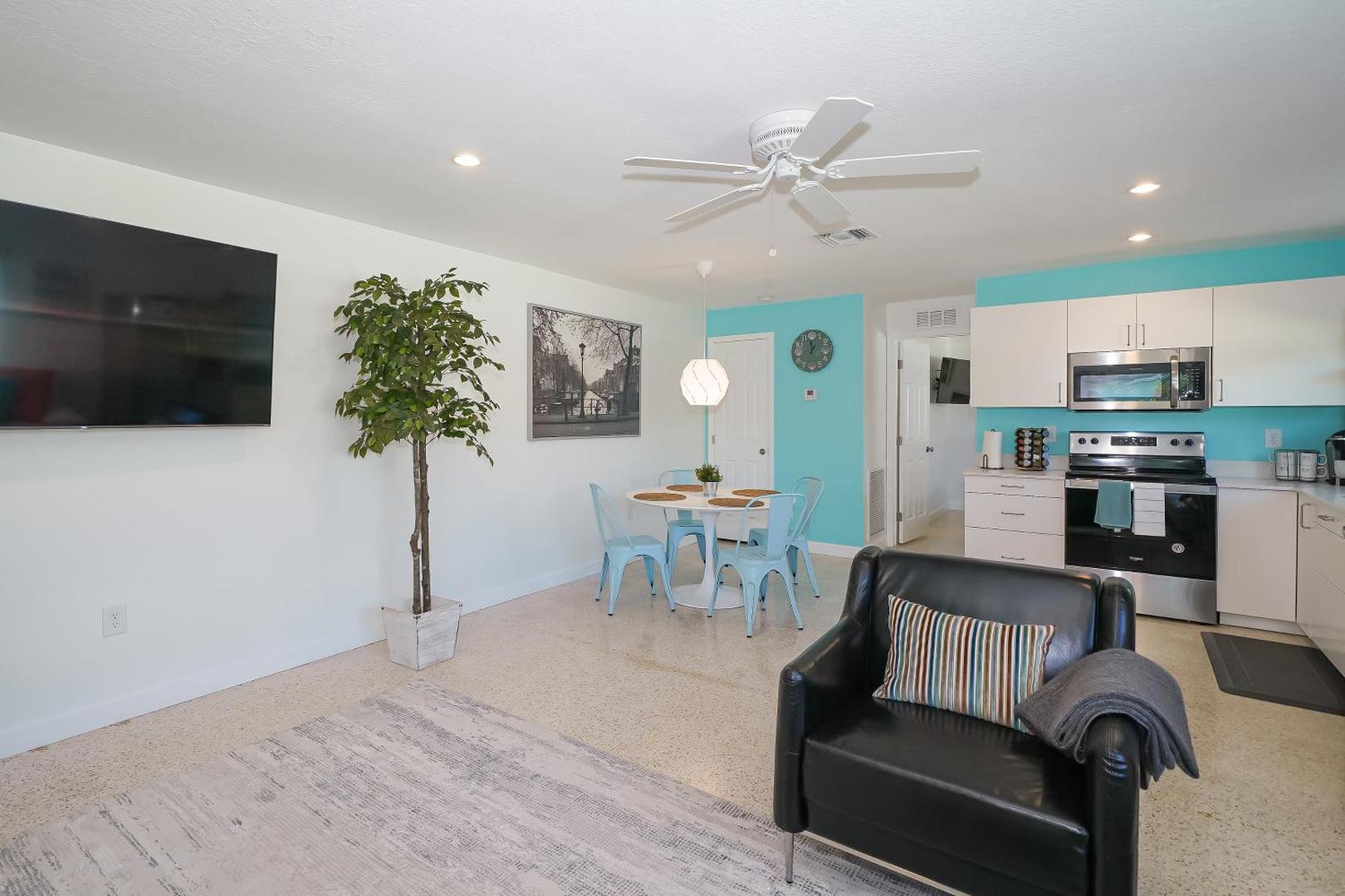 Foto 5: Modern & Fresh - Less than 3 miles to the Beach!