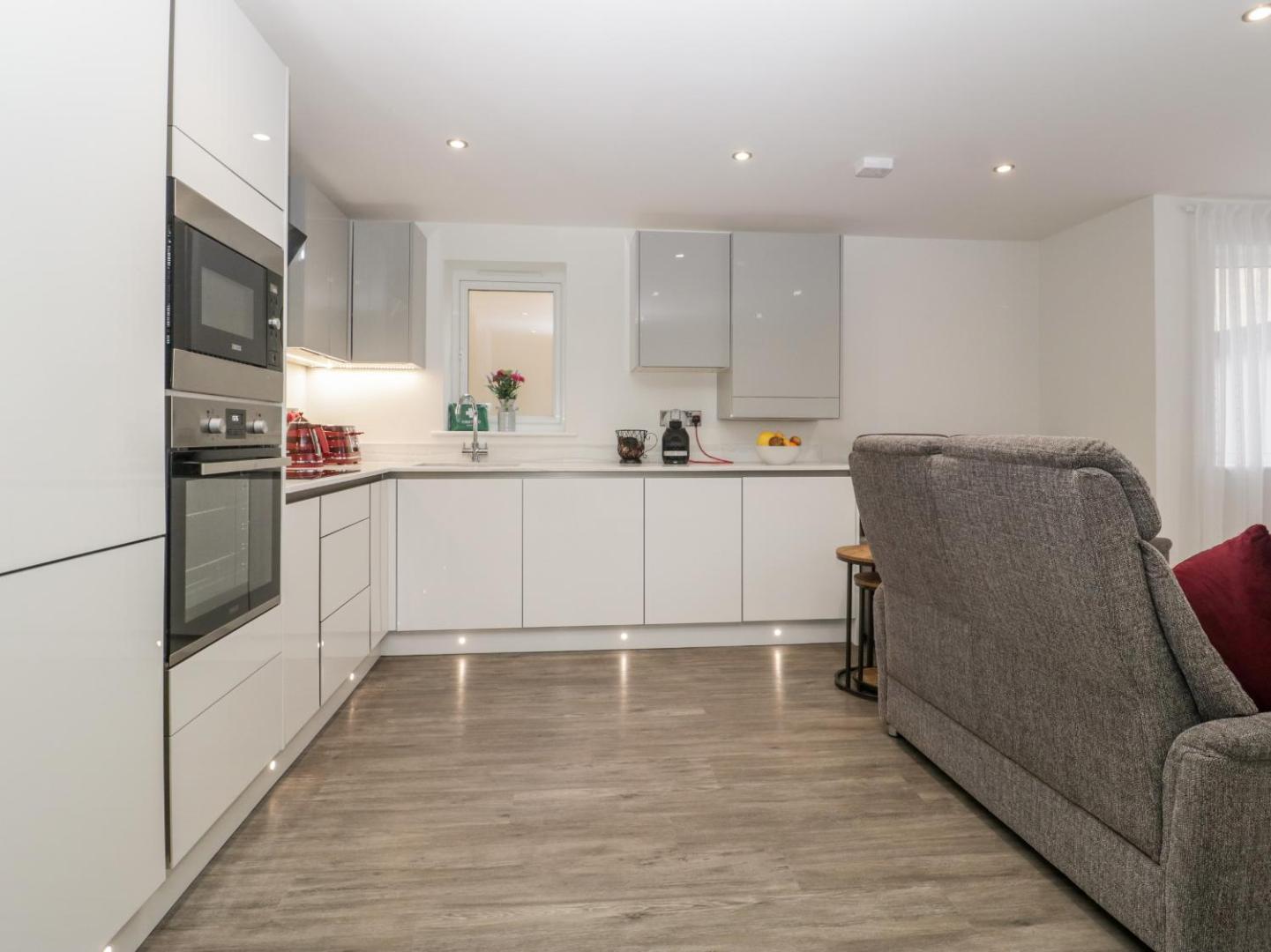 Фотография 7: Flat 2, 38 Preston Road