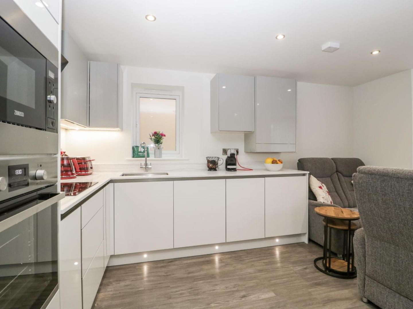 Фотография 10: Flat 2, 38 Preston Road