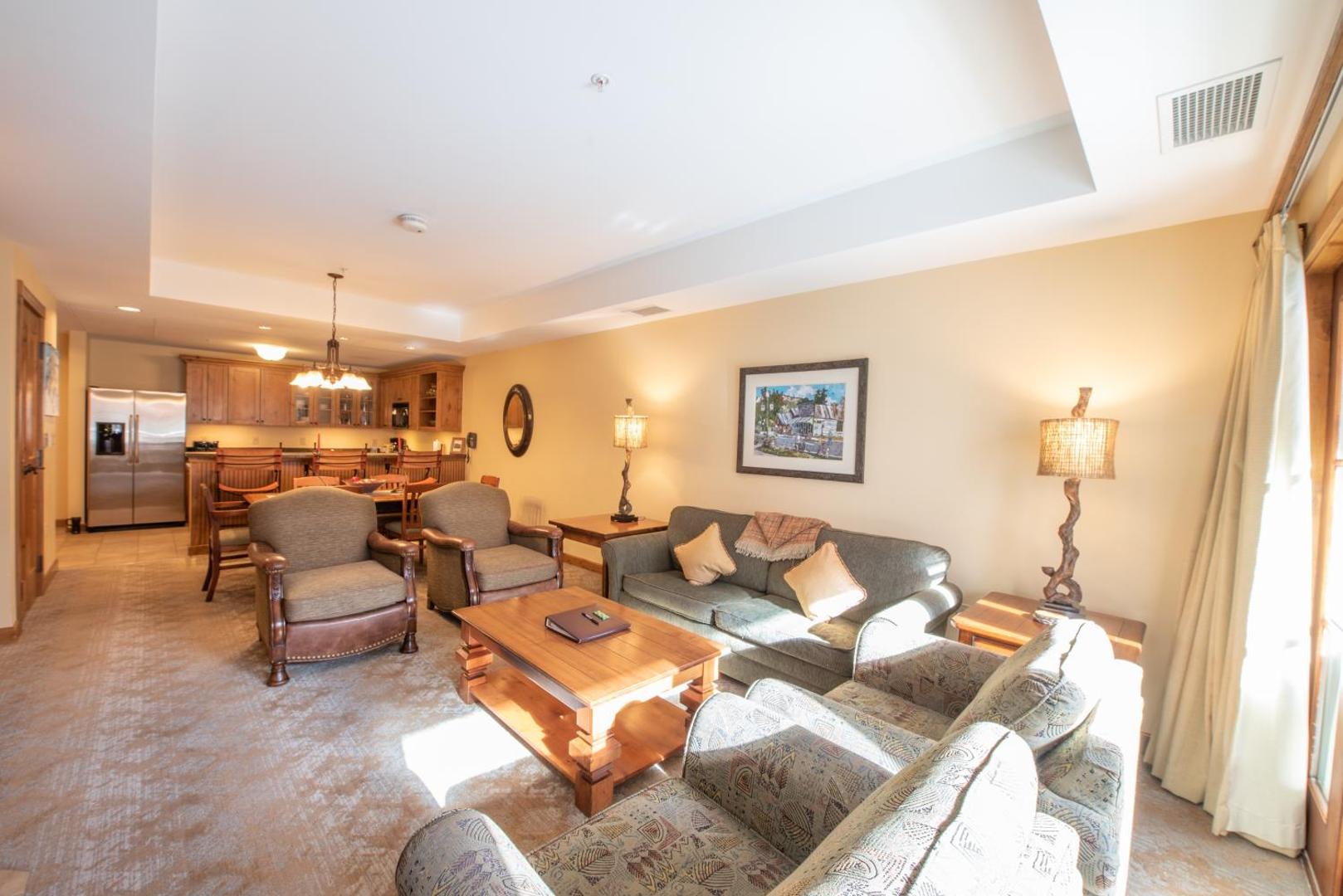Foto 2: Comfortable & Spacious 2 Bedroom Condo unit in Mountaineer Square condo