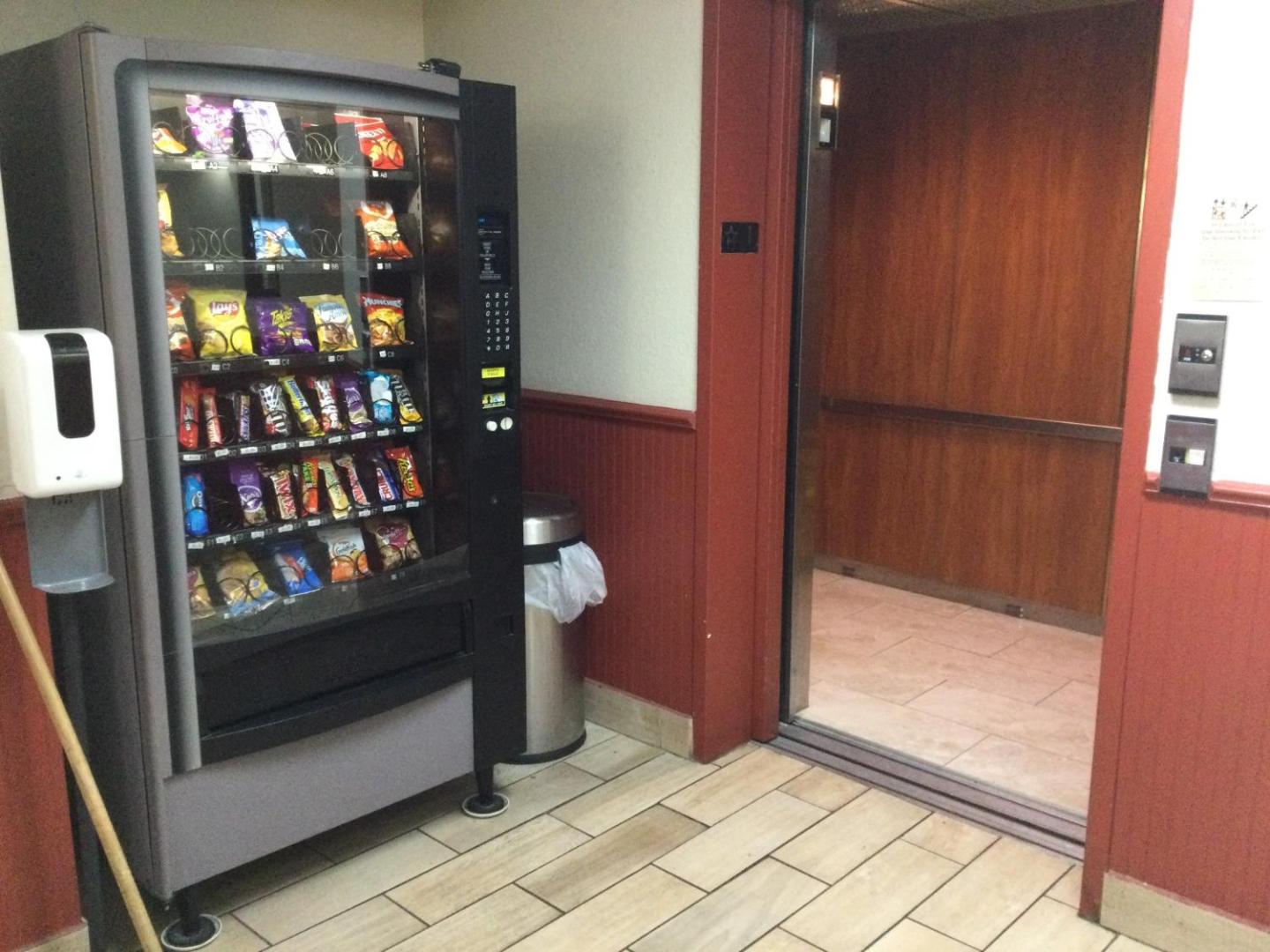 Φωτογραφία 8: Super 8 by Wyndham Canton/Livonia Area