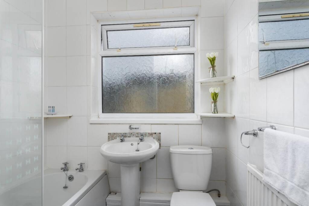 Contractor Base - Sleeps 5 - Near M4の写真5