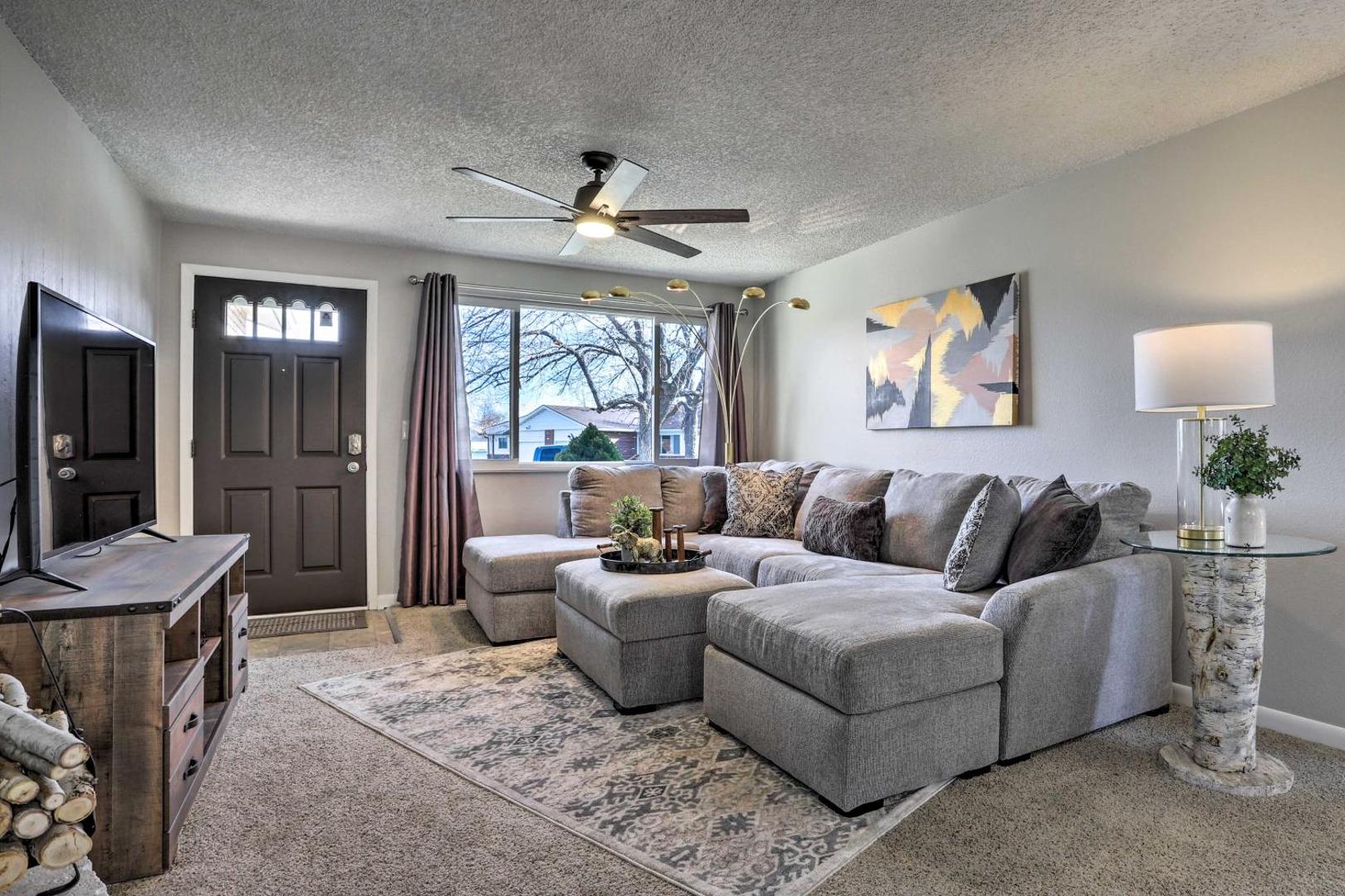 Fotografie 5: Duplex with Private Yard 3 Mi to Downtown Loveland!