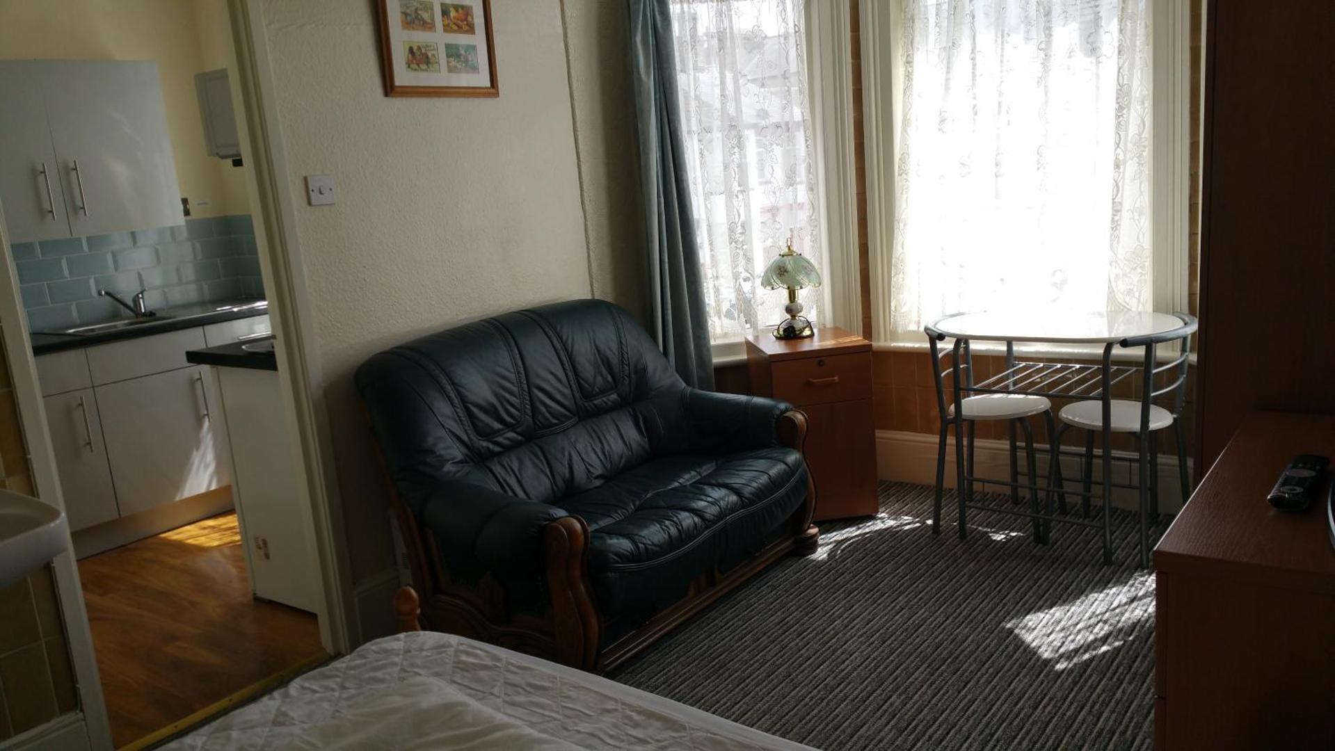 Bilde 4: Flat - Sleeps 2 & On Street Parking