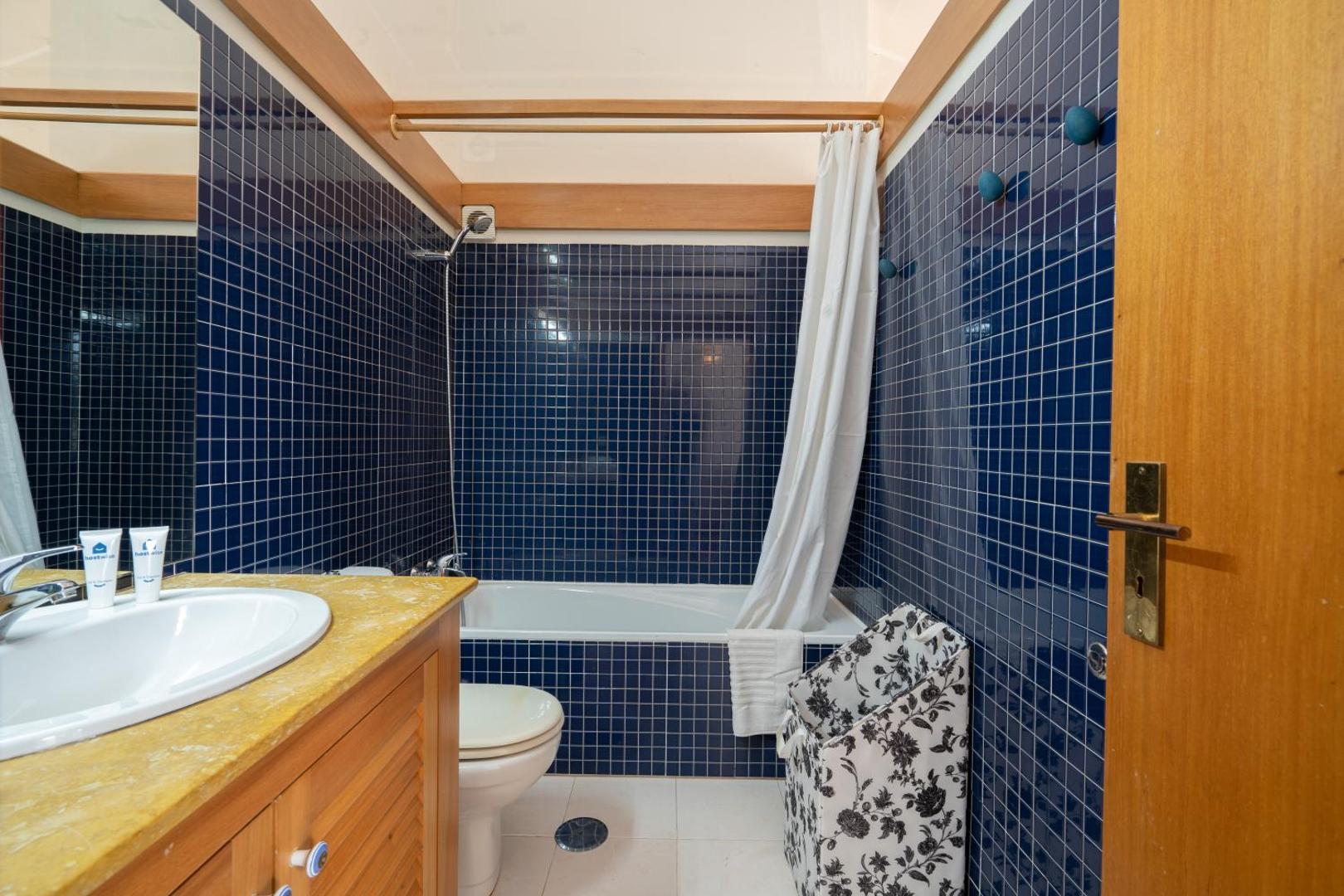 Bilde 6: Host Wise - Stunning Modern Flat w Terrace Miramar Gaia